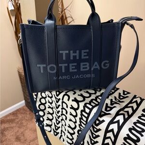 Marc Jacobs Navy Pebbled Leather The Tote Bag with Crossbody Strap